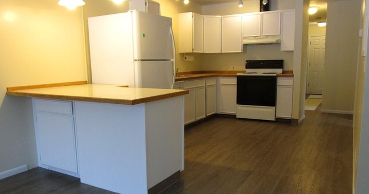 Renting a 3 bdrm w/garage duplex unit for 1850 in Anchorage, AK For