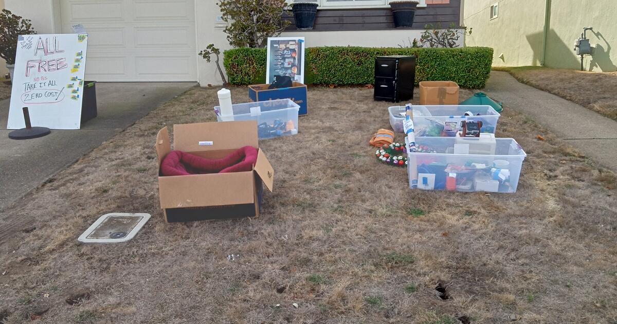 FREE RIGHT NOW! LAST OF YARD SALE. in Daly City, CA For Sale & Free