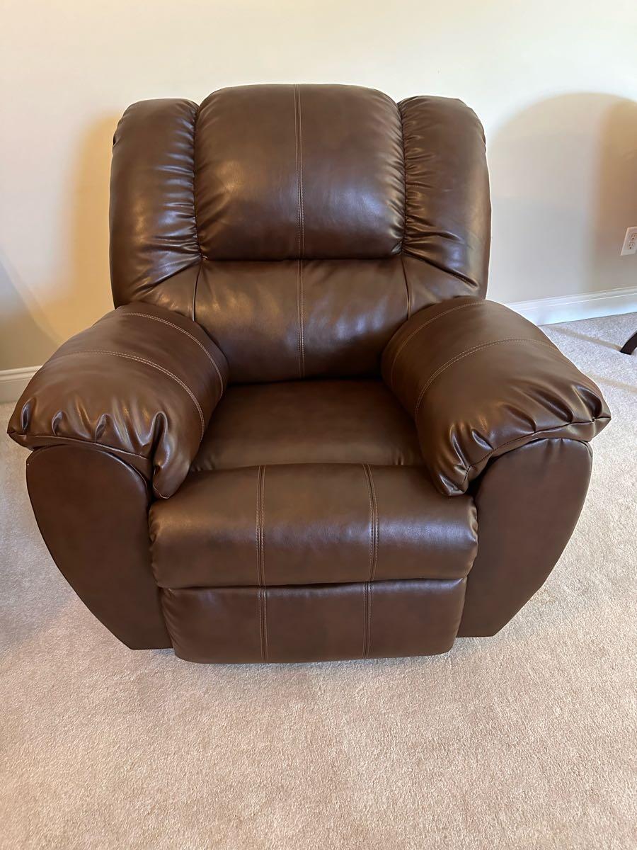 2 Manual Recliners for 250 in Birmingham, AL For Sale & Free — Nextdoor