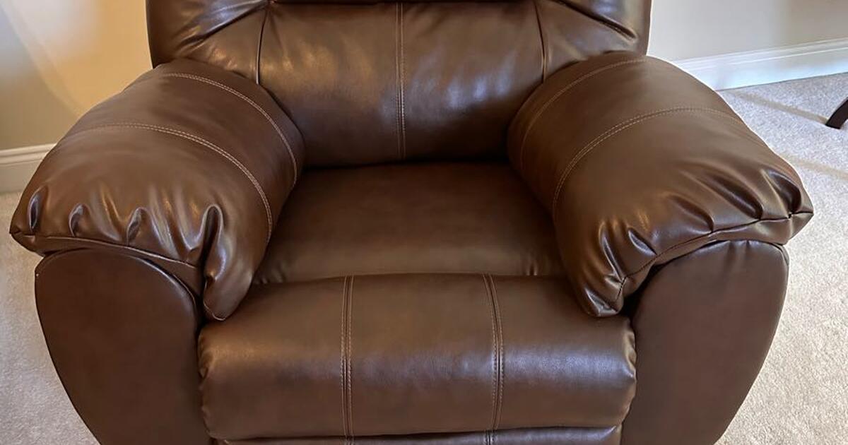2 Manual Recliners for 250 in Birmingham, AL For Sale & Free — Nextdoor