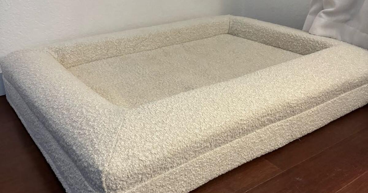 BRAND NEW barney dog bed large w/bouclé cover for 350 in Denver, CO