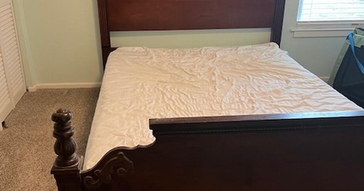 Queen bed with memory foam mattress for 50 in Corpus Christi, TX For