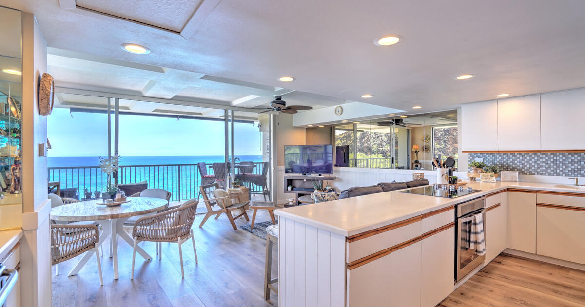 OCEAN FRONT CORNER UNIT Makaha 1 bed Condo 1 Month Min for