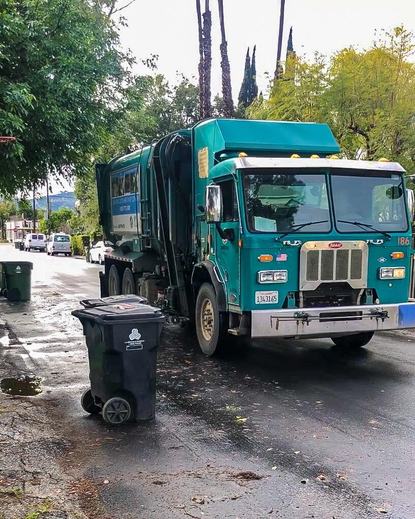 Trash Pickup Moved by One Day Due to the Thanksgiving Holiday (LA