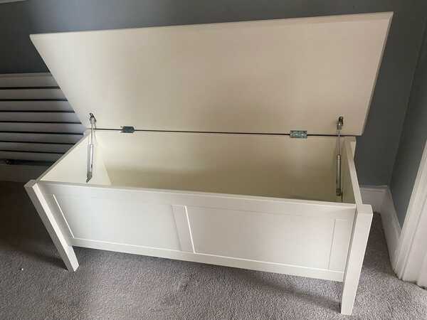 Hastings top blanket box