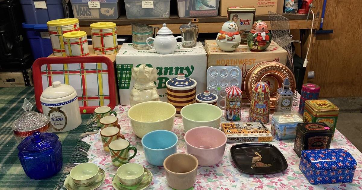 Garage sale 9am2pm on Benicia Peddlers Faire day (8/12) for 2 in