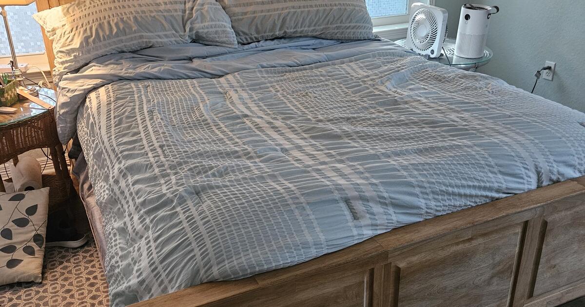 Queen Headboard, footboard, side panels, rails for 300 in