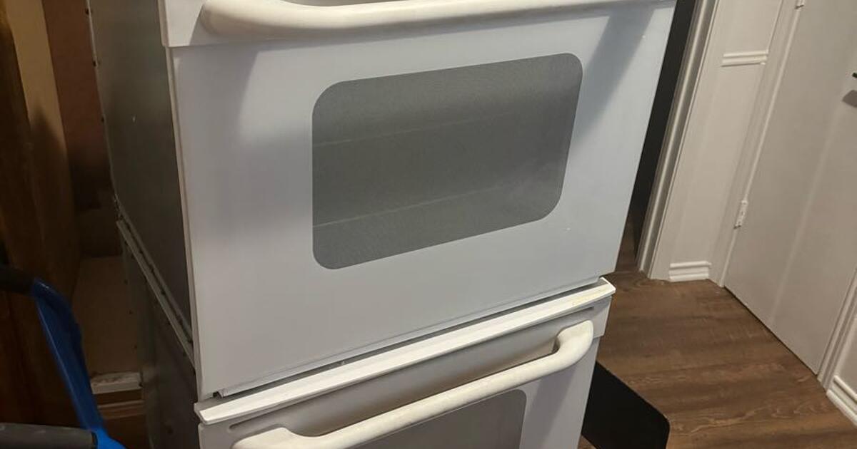 Used 27” Double Wall Oven for 150 in Richardson, TX For Sale & Free