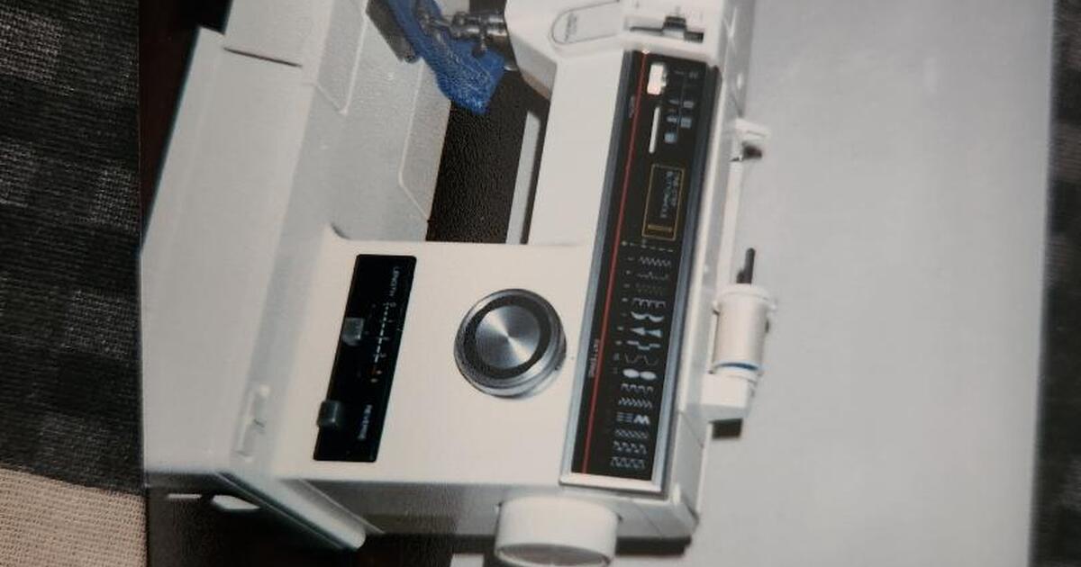 Singer model 6235 sewing machine for 125 in Roseville, CA