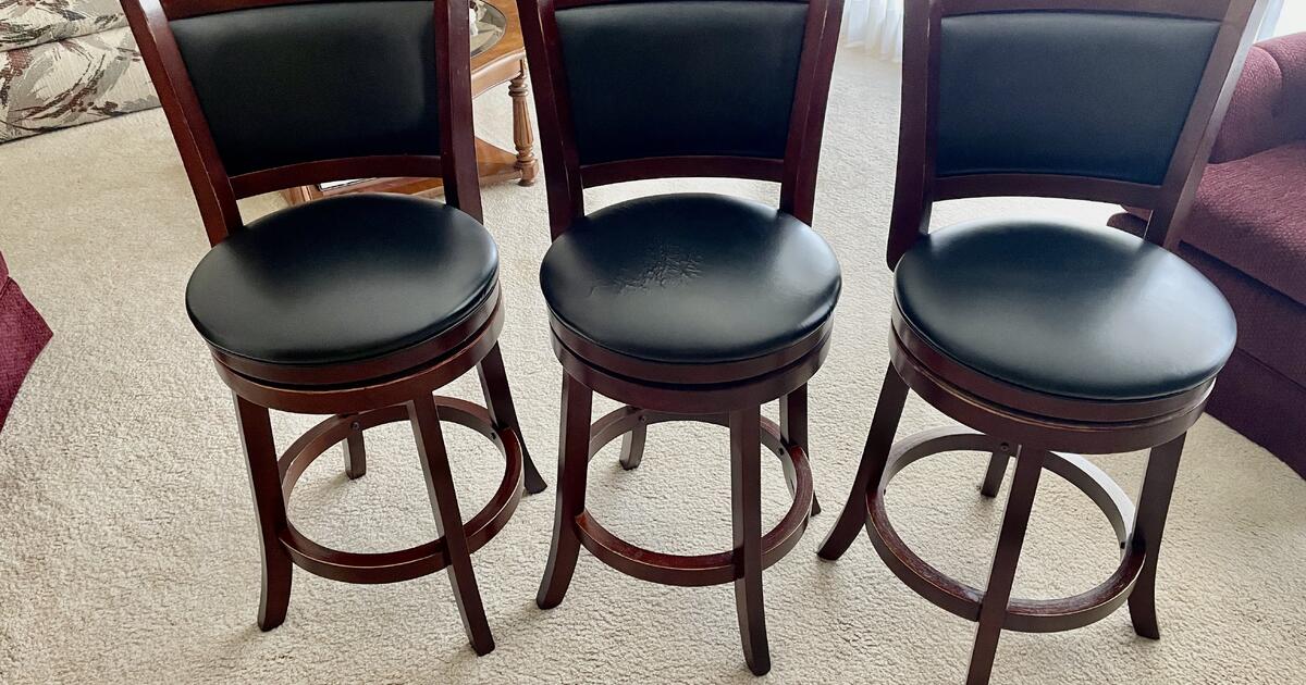 3 Counter height swivel stools for Free in Largo, FL Finds — Nextdoor