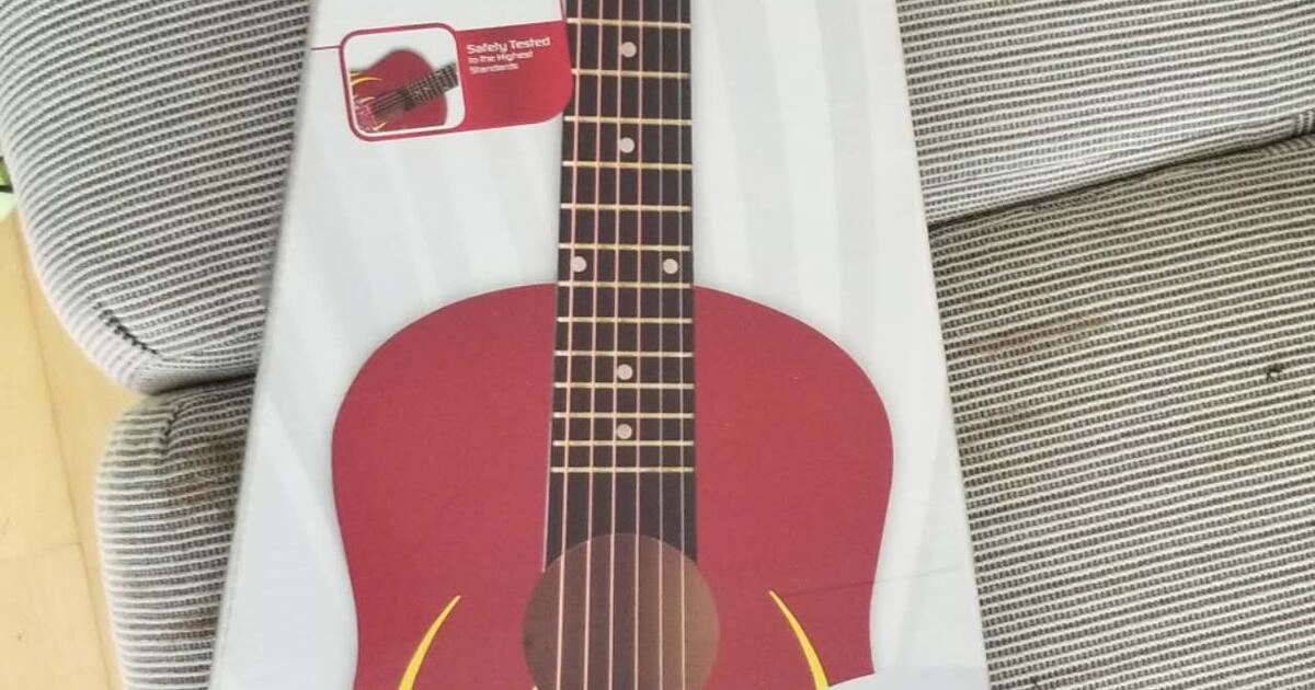NEW DISNEY PIXAR Washburn CARS ACOUSTIC GUITAR IN ORIGINAL BOX 30