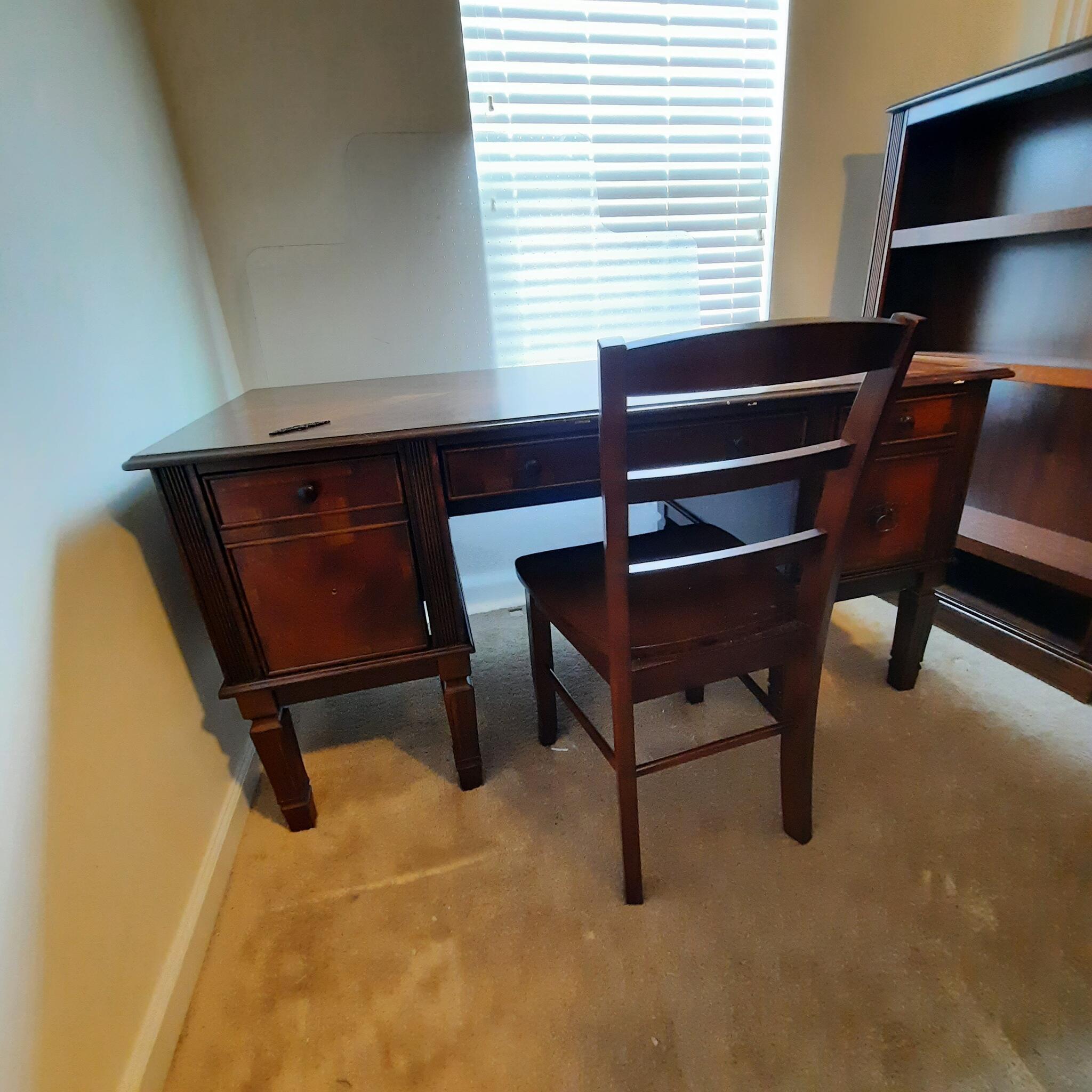 Large Smith Village Desk for 295 in Seven Valleys, PA For Sale