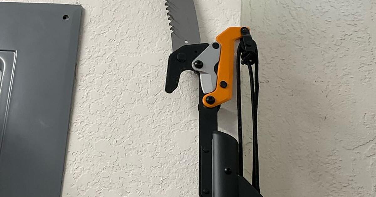 Fiskars Chain Drive Extendable Pole Saw & Pruner (7'16') for 75 in Ocala, FL Finds — Nextdoor