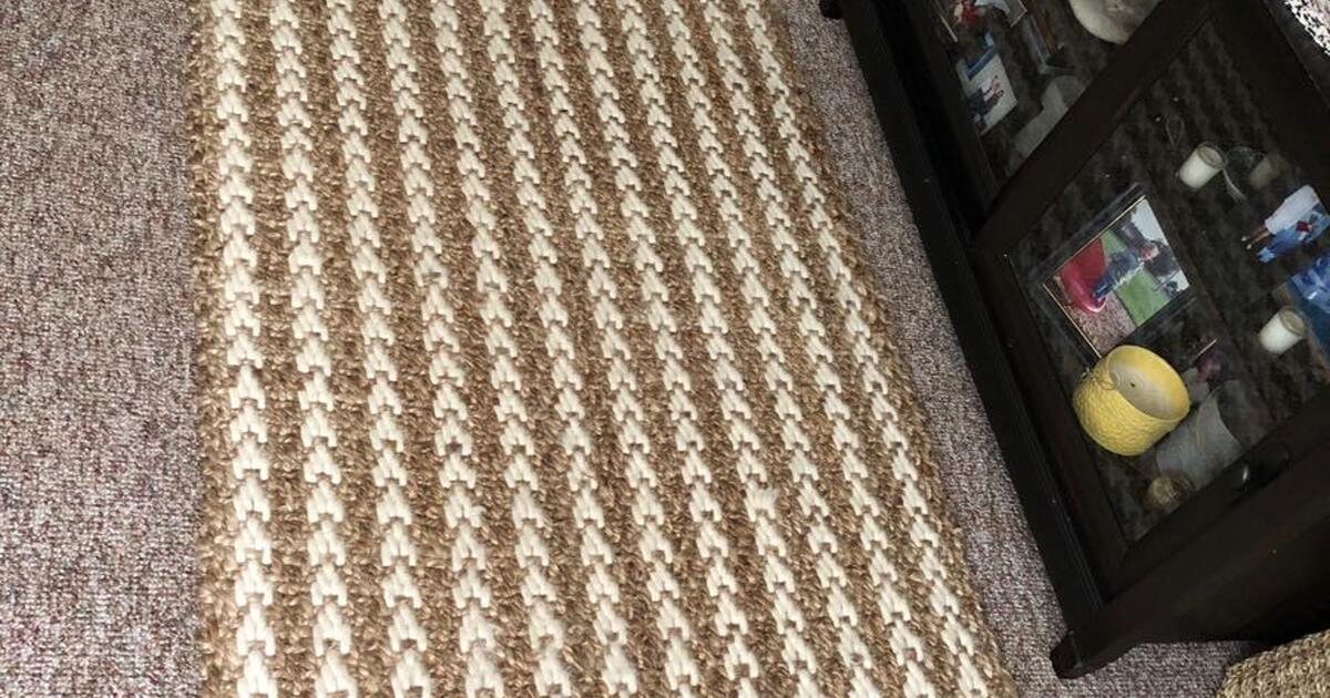 Beautiful jute rug from Pier 1 for 50 in Mechanicsburg, PA For Sale