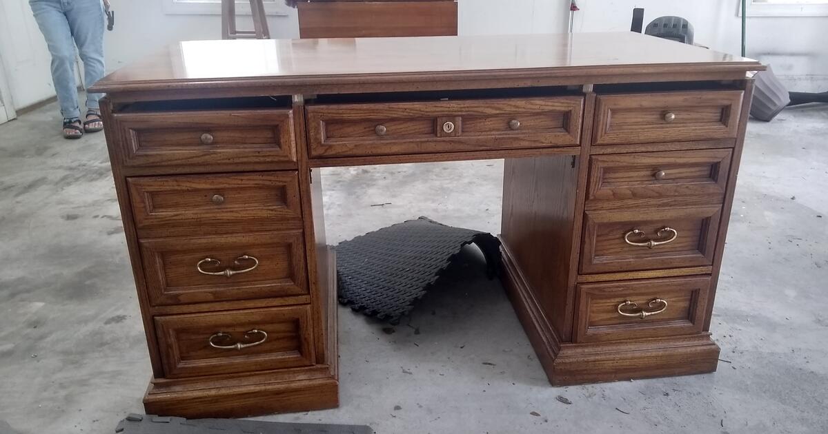 Executive desk for 75 in Bluffton, SC For Sale & Free — Nextdoor