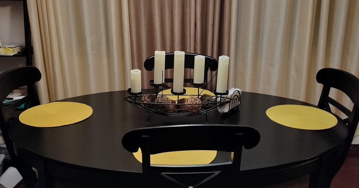 Oval Black Dining table & 4 Chairs for Free in Queens, NY For Sale