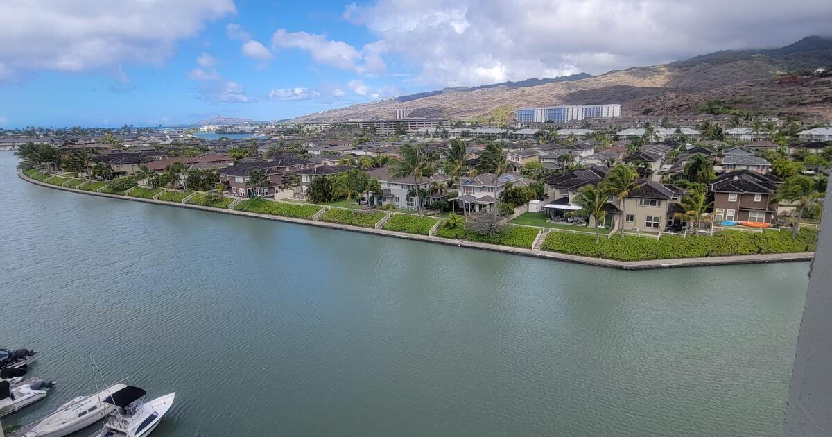 Esplanade condo for rent 2 bed 2 bath completely remodeled, dogs