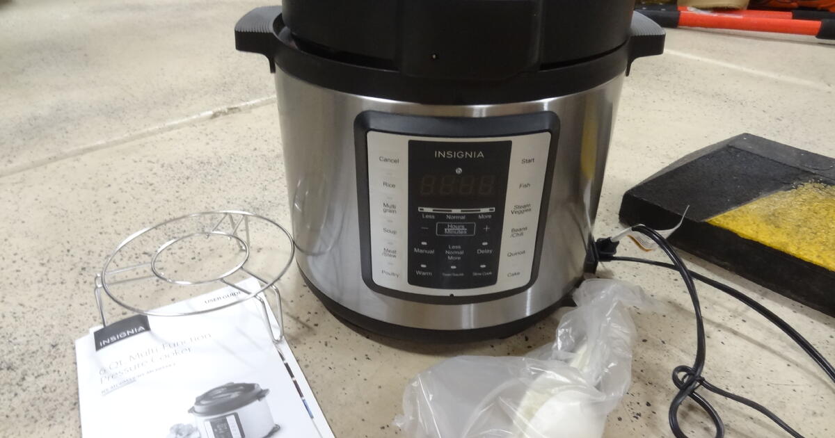 New Insignia 6qt Pressure Cooker Rice Cooker Slow Cooker even Cakes for 30 in Maricopa, AZ