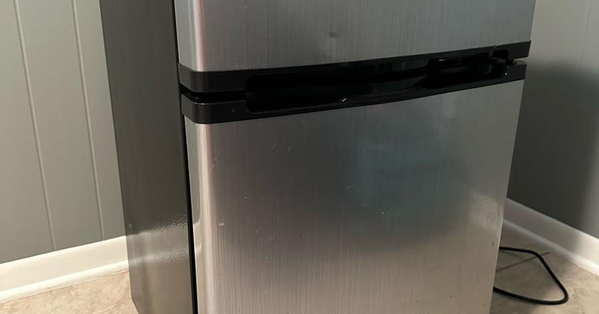 Mini fridge for 50 in Knoxville, TN For Sale & Free — Nextdoor