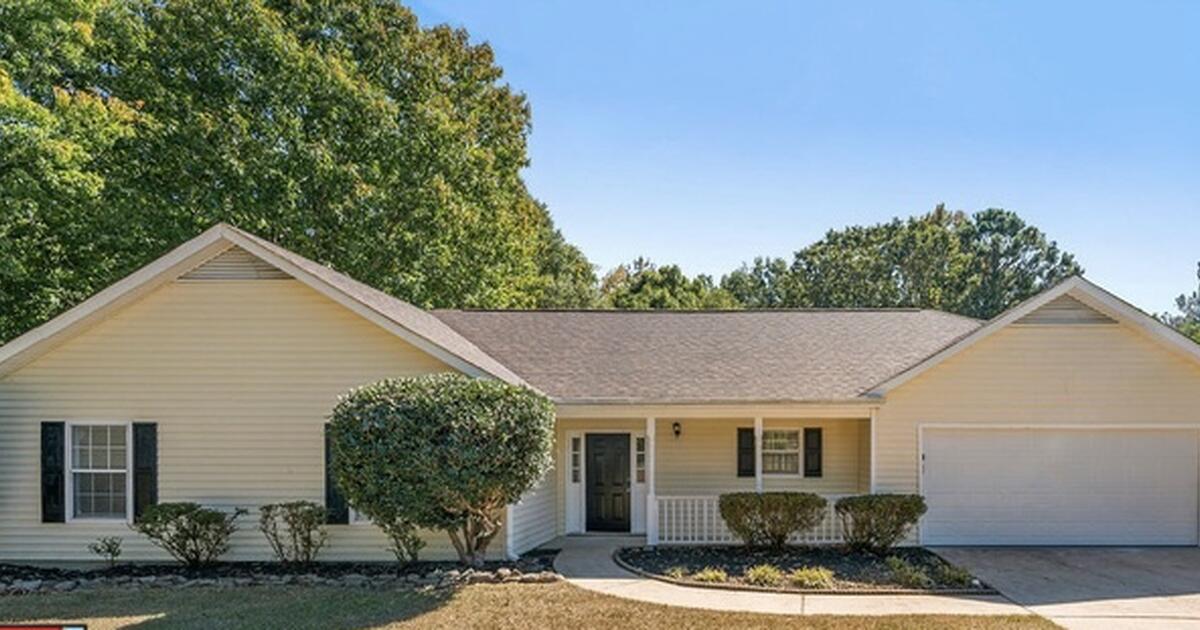 LOVLY HOME FOR RENT IN 131 Brownsmill Dr, Grayson, GA 30017 for 1350