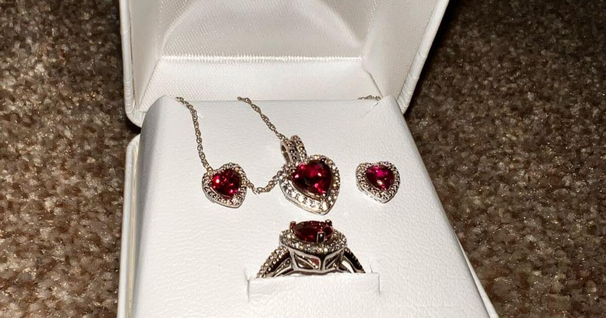 Jewelry set for 140 in Easley, SC For Sale & Free — Nextdoor