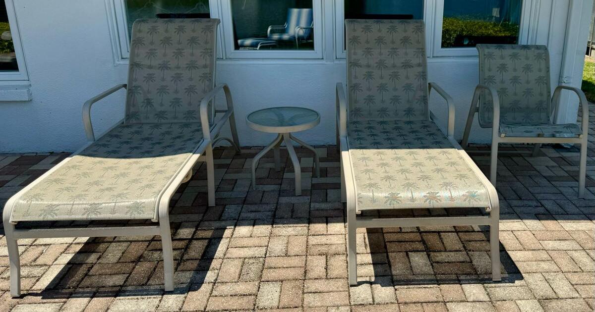 Leaders Patio Furniture Set for 200 in Pinellas Park, FL For Sale