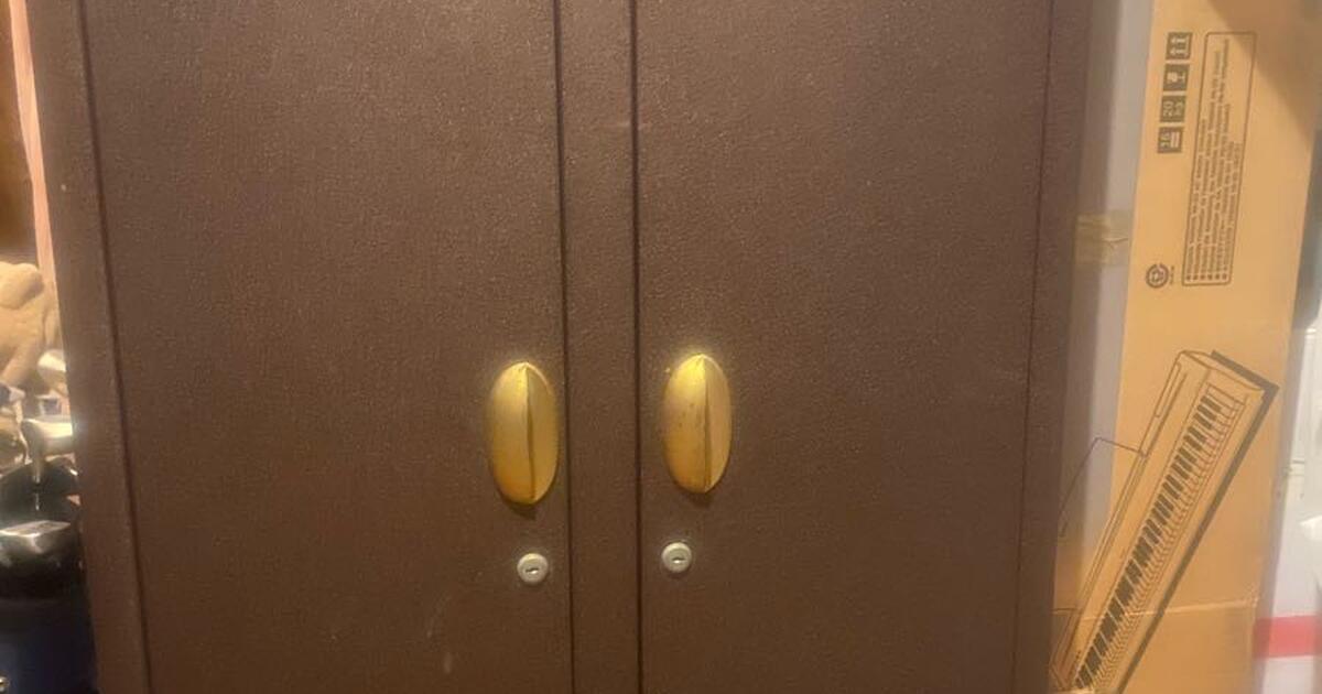 Dark Brown Metal for 35 in Cary, NC For Sale & Free — Nextdoor