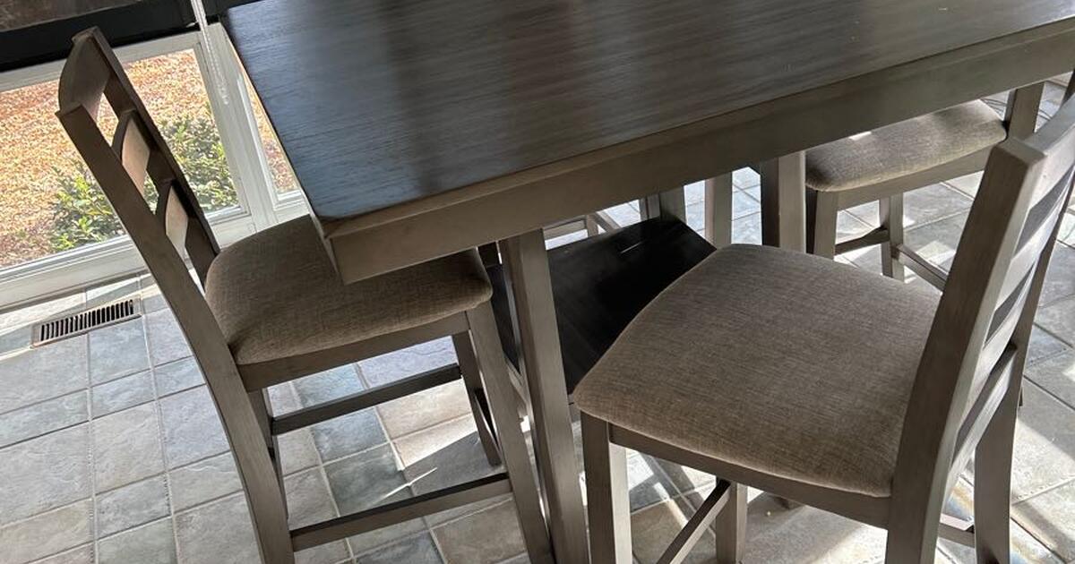 High top table & chairs for 125 in Bolivia, NC For Sale & Free