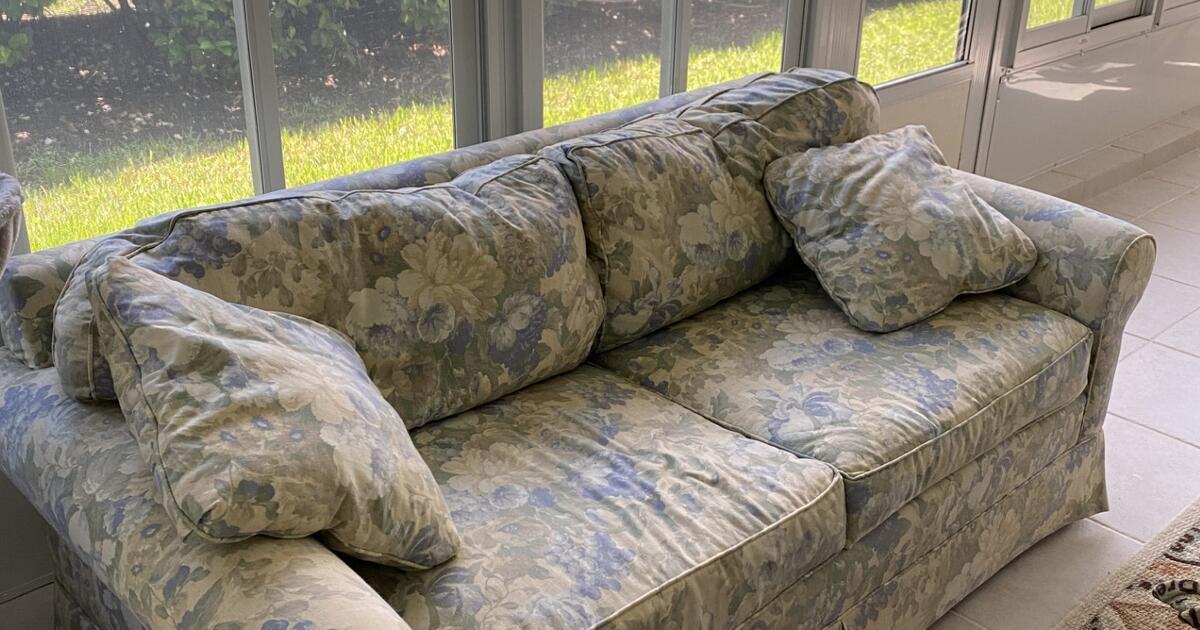 Sofabed, outdoor furniture for Free in Kissimmee, FL For Sale & Free