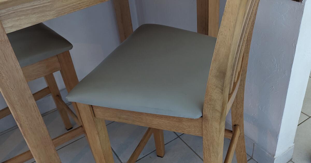 Kitchen Table High Top 2 Chairs Oak for 125 in Dania Beach, FL