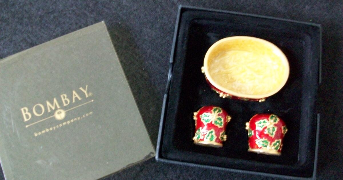 Never Used Bombay Co.Holiday Salt & Pepper ShakersMetal for 8 in