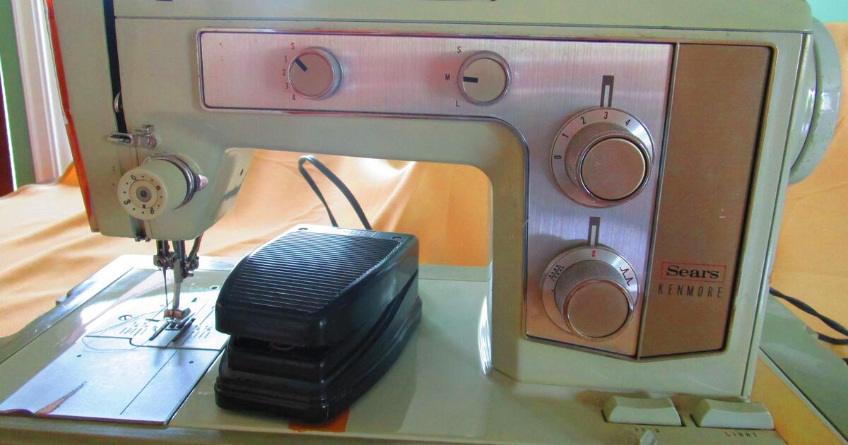 NOW 200 OBO VINTAGE Sears KENMORE ZIGZAG SEWING MACHINE, Model 1701