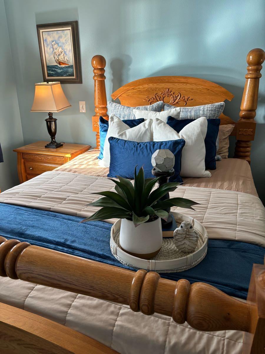 Cannon ball bedroom set for 100 in Edwardsville, IL For Sale & Free — Nextdoor