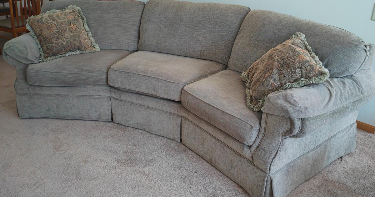 Flexsteel Couch 125 for 50 in Akron, OH Finds — Nextdoor