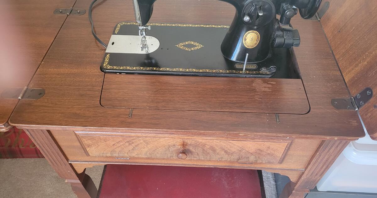 Singer sewing machine for 75 in Albuquerque, NM For Sale & Free