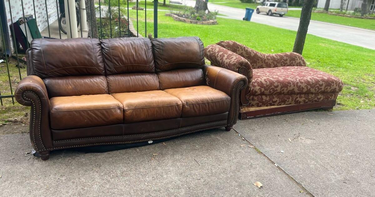Free couches for Free in Shenandoah, TX Finds — Nextdoor