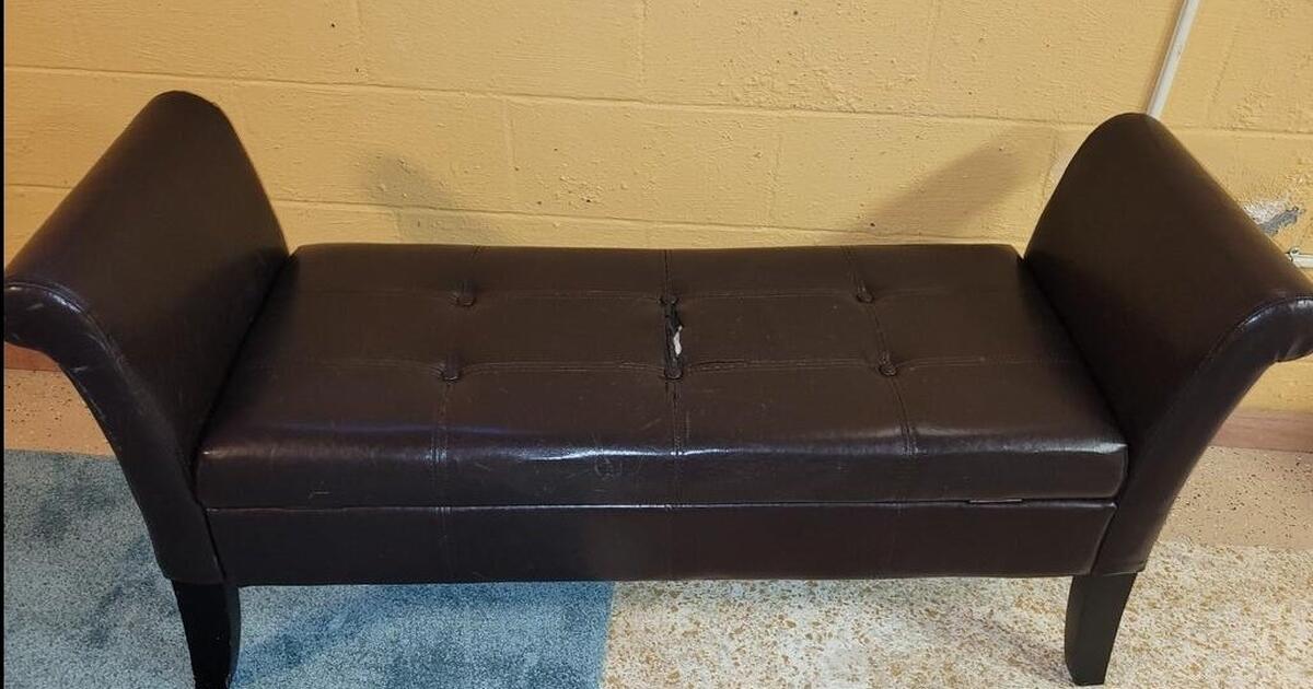 Plush storage bench for Free in Scotts, MI For Sale & Free — Nextdoor