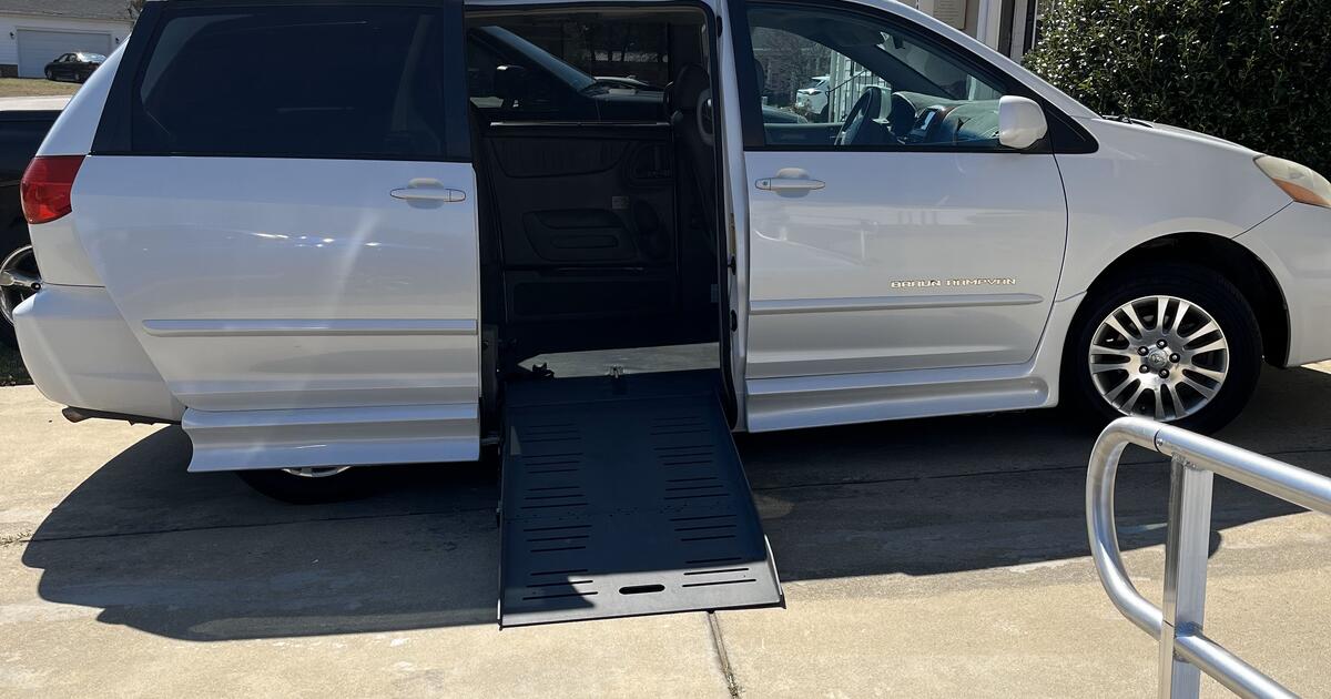 2008 Toyota Van with Handicap accessibility for 23000 in Greensboro