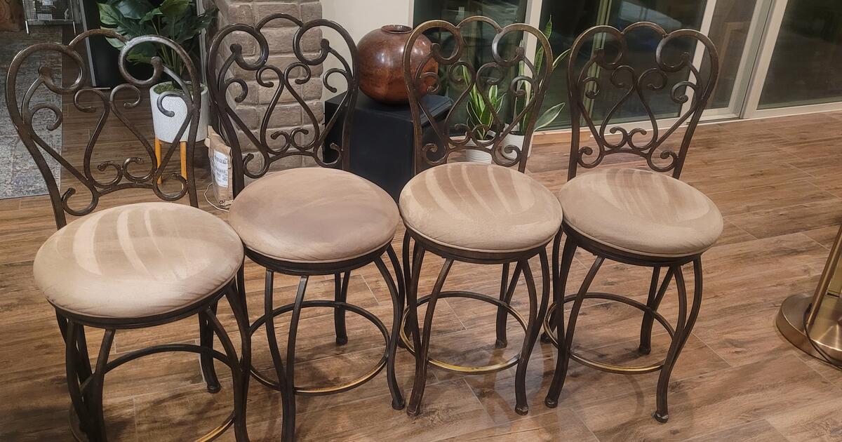 4 gently used counterheight Kitchen Bar Stools for 1 in Queen Creek