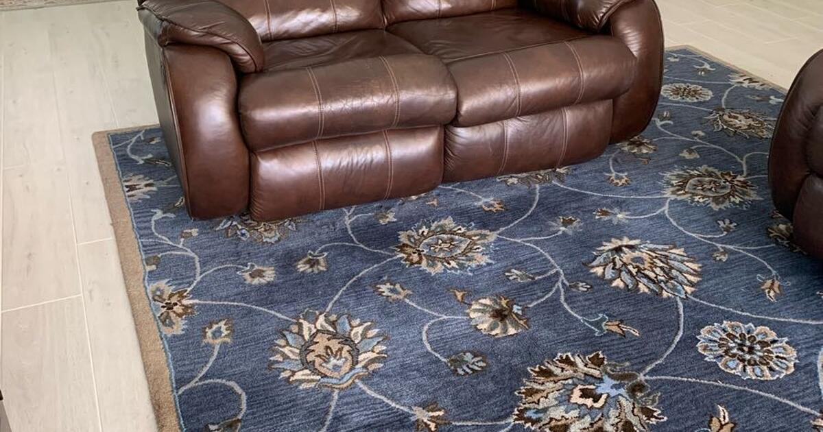 loveseat,area rug for Free in The Villages, FL Finds — Nextdoor