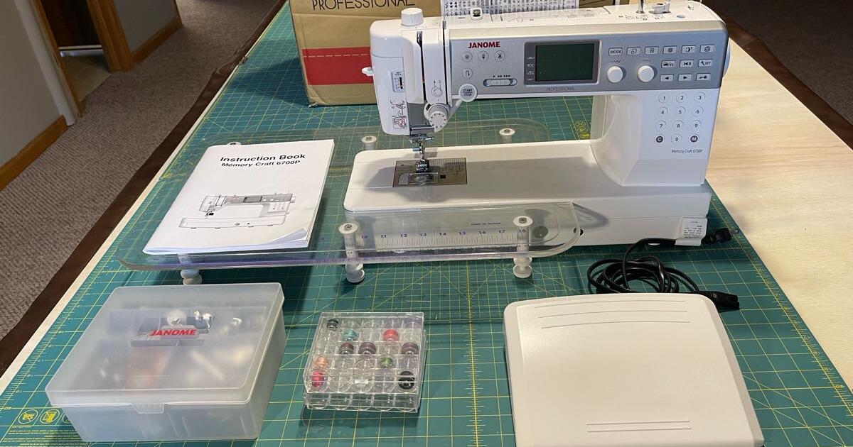 JANOME MEMORY CRAFT 6700P SEWING MACHINE for 2000 in Omaha, NE For