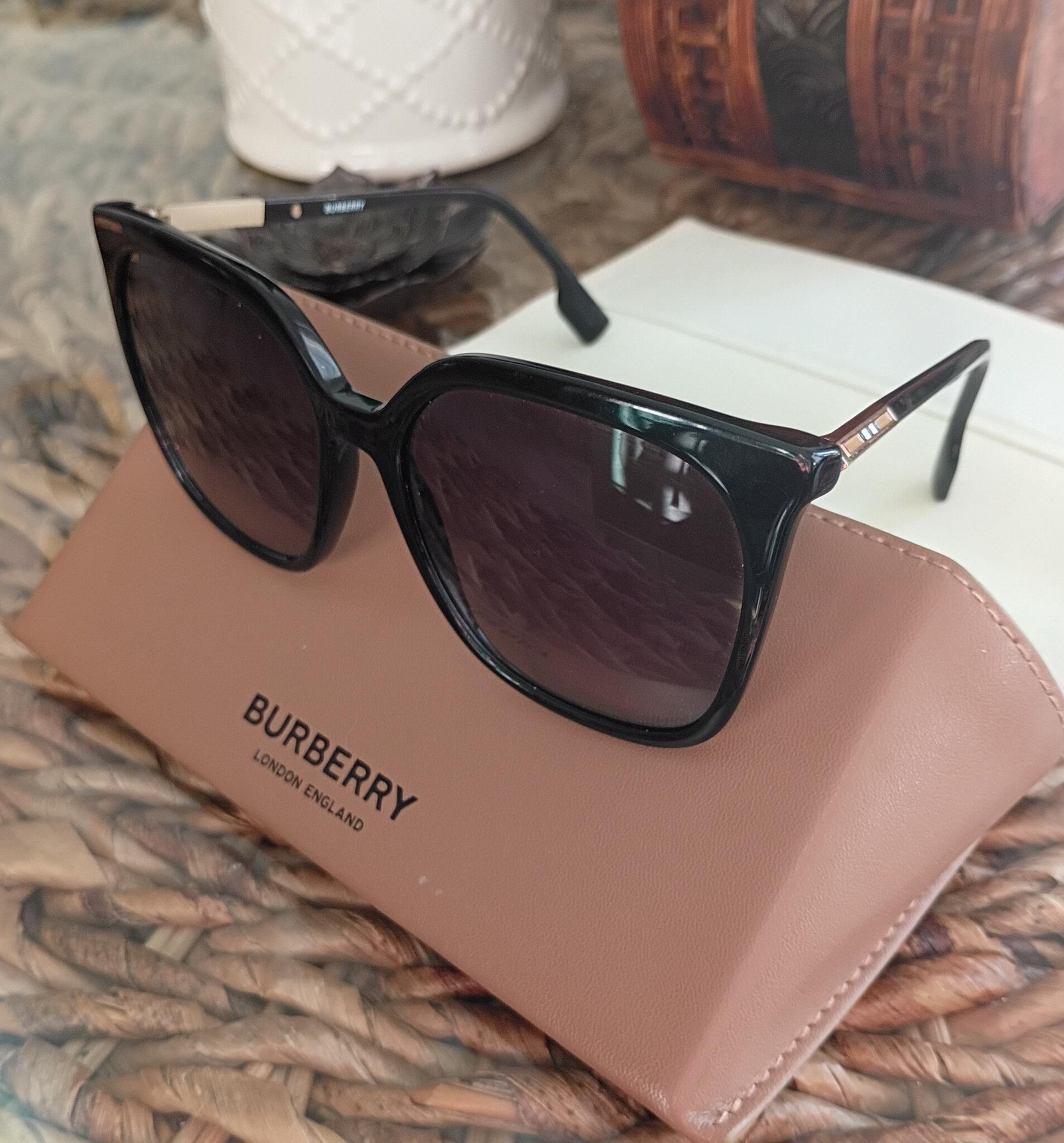 Authentic Burberry  display picture 2