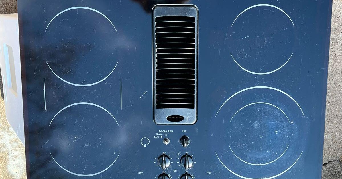 GE Electric downdraft stove top 30” for 100 in Houston, TX For Sale