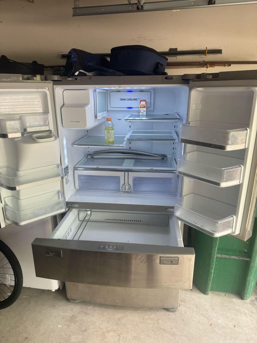 Samsung Refrigerator for Free in The Woodlands, TX For Sale & Free