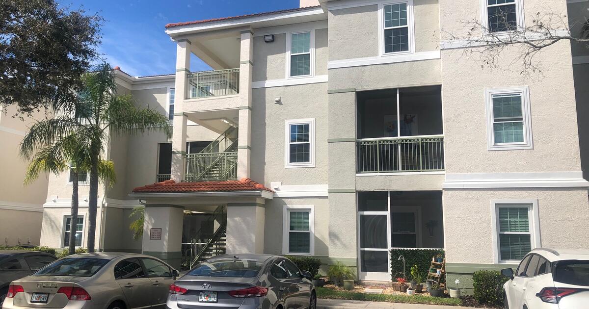 ***REDUCED***Now...278,900.00...1239 SQ FT 2/2 CONDO AT THE TIDES AT