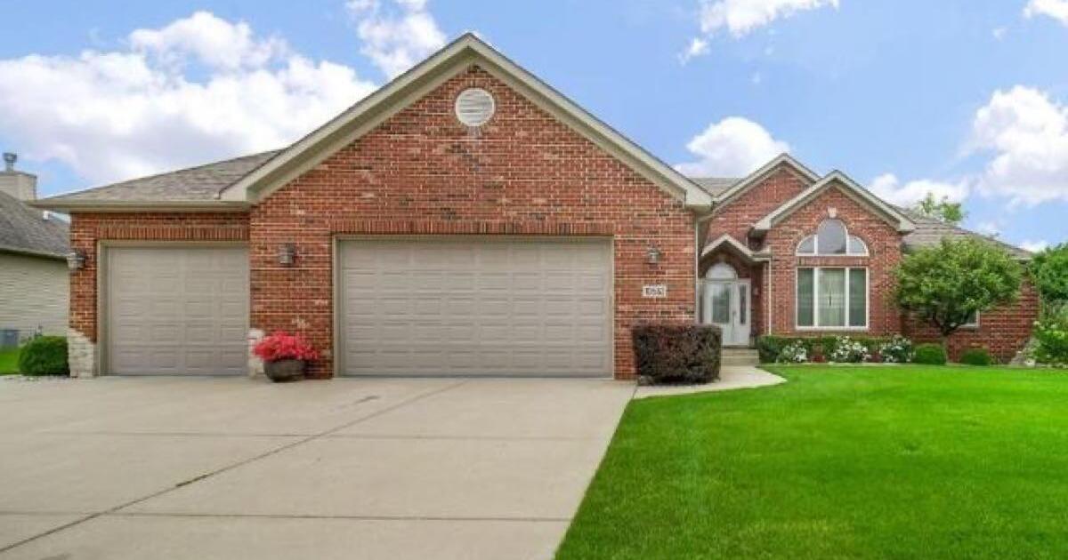 Home for Sale by owner in Weston Ridge for 549999 in St. John, IN