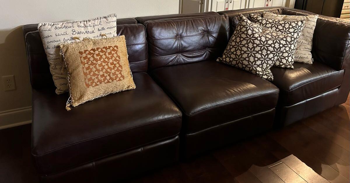 Leather sectional sofa for 500 in Baton Rouge, LA For Sale & Free
