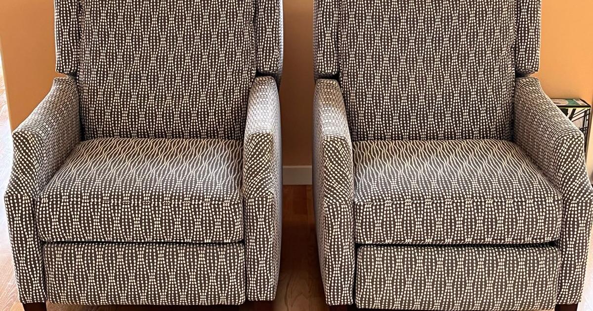 Bassett Recliners Set of 2 for 200 in Bellevue, WA Finds — Nextdoor