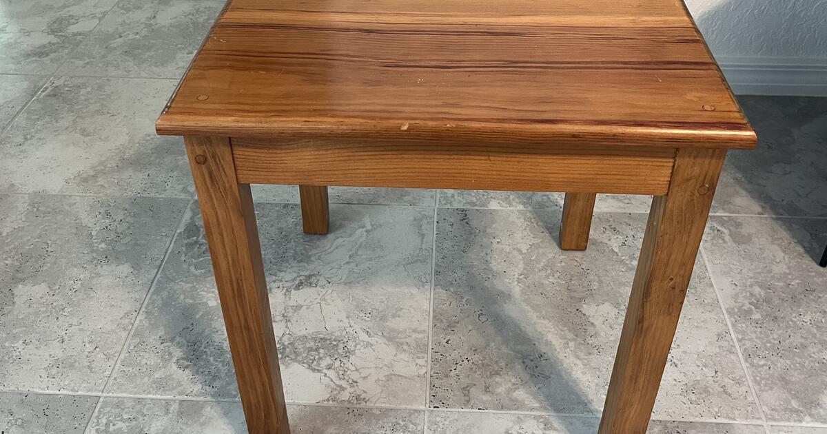 Pine Side Tables for Free in Fruitland Park, FL Finds — Nextdoor