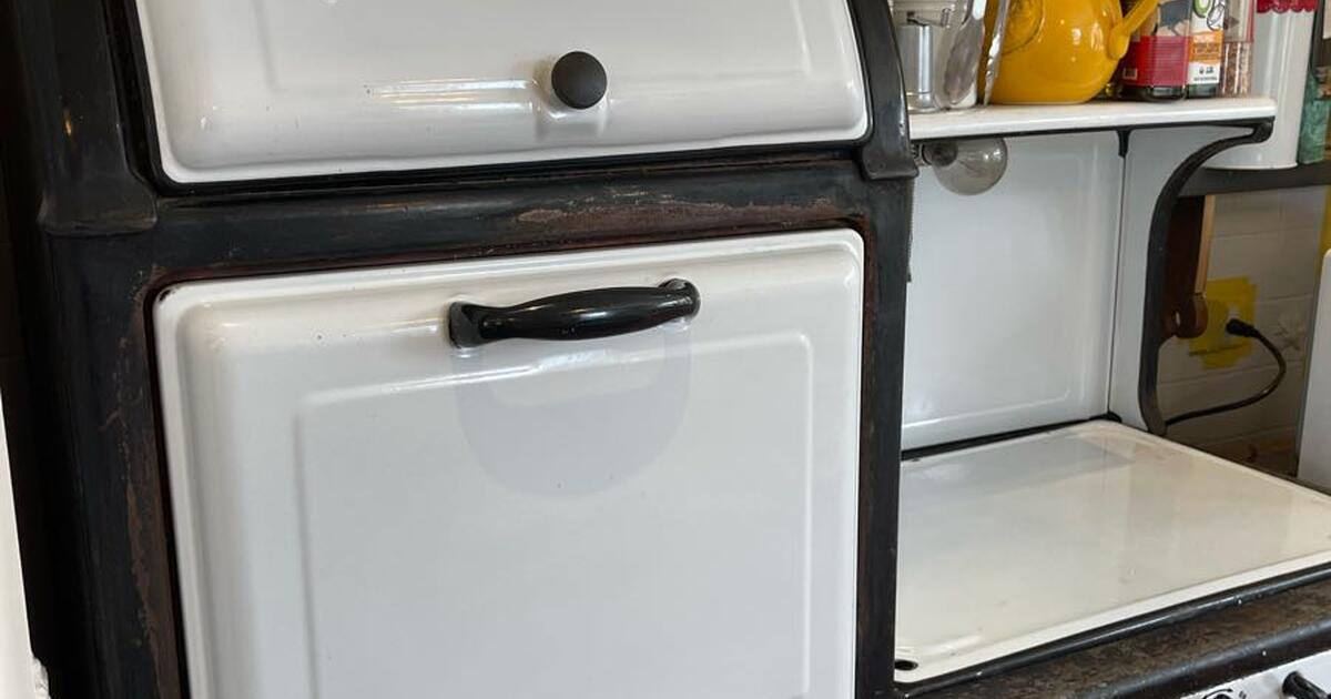 1933 Magic Chef 6 burner, Left Stack, 2 ovens, 1 broiler, warming